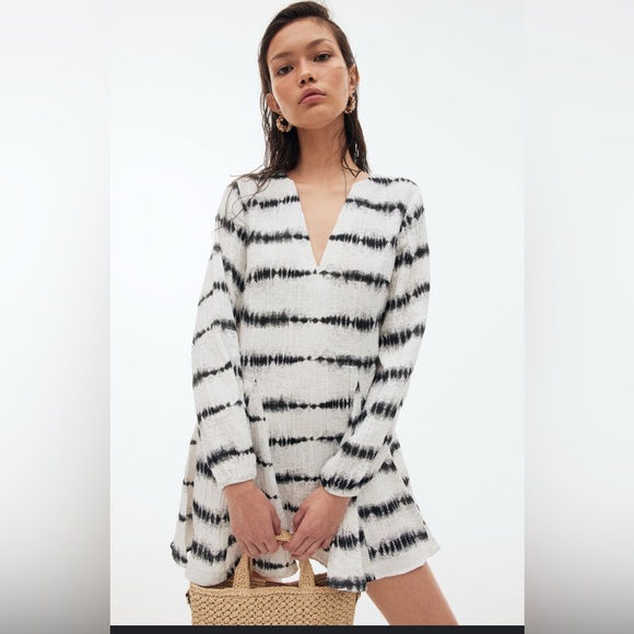 H&M Dresses & Skirts - H&M beautiful short linen dress